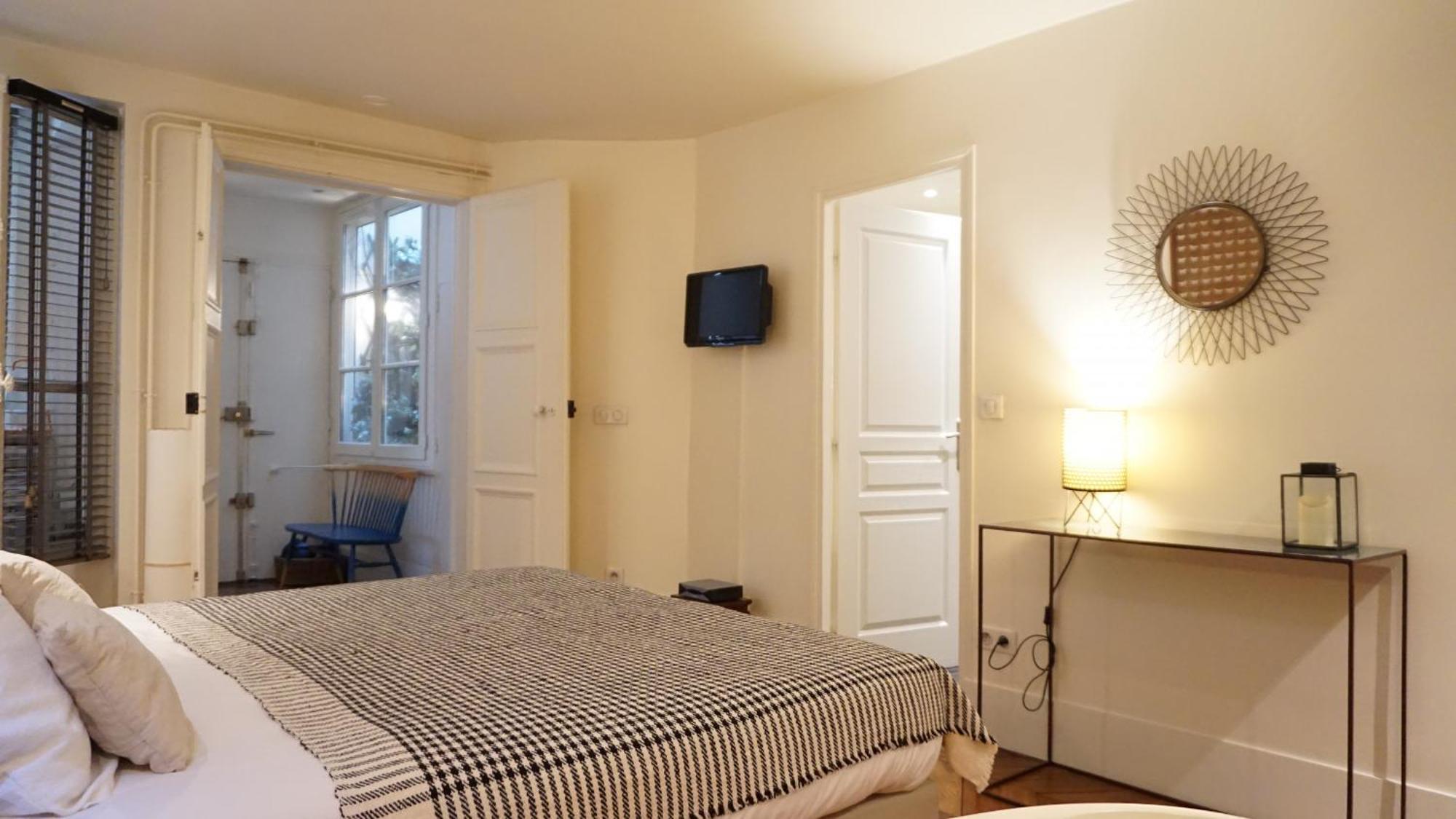 Appartement Rue De Penthievre - 8 *